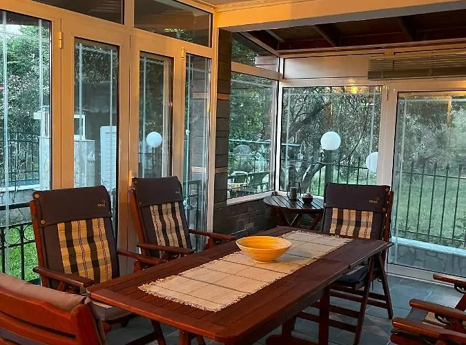 Dom wakacyjny Theoharis Summerhouse